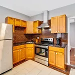 The Vacation Spot! 2Bd Apartment Steps Away From The Convention Center