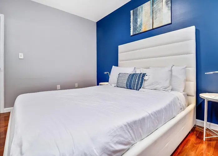 The Vacation Spot! 2Bd Apartment Steps Away From The Convention Center