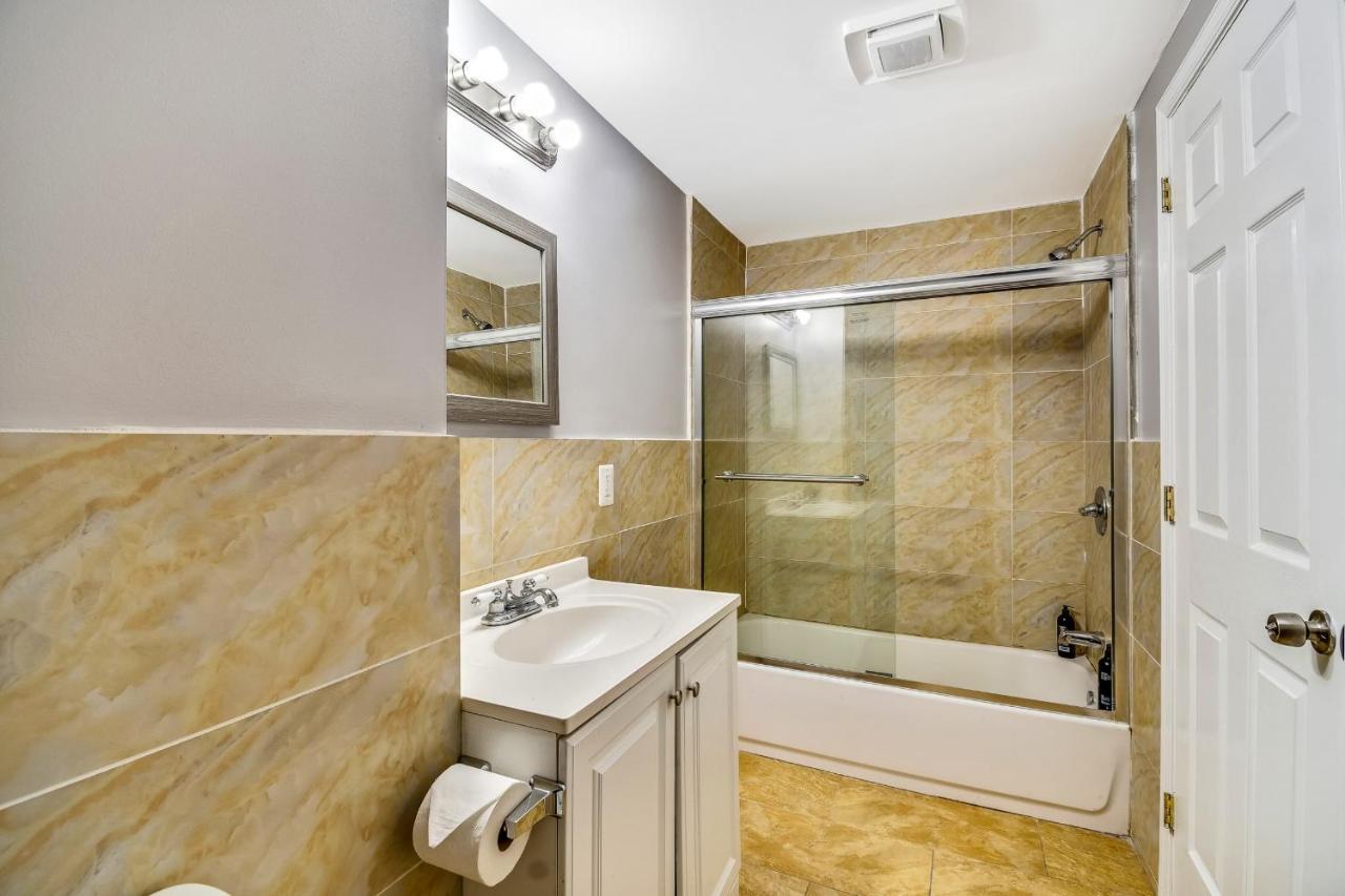 Apartment The Vacation Spot! 2bd Steps Away From The Convention Center
